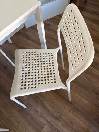 Mesa y 4 Sillas Blancas