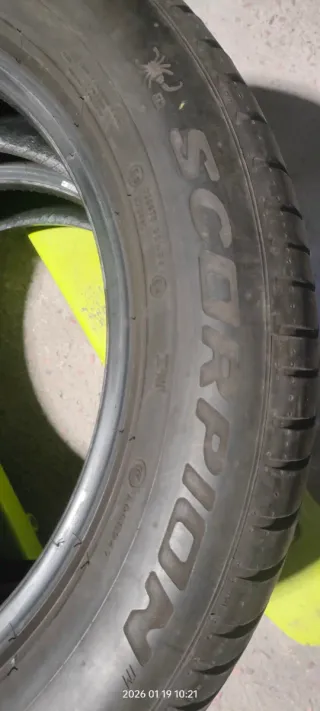Neumático Pirelli 235/55 R18 100V