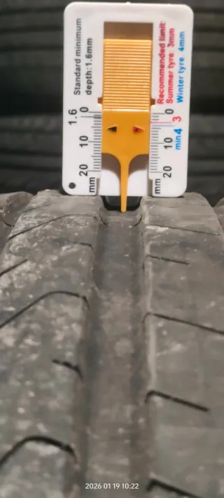 Neumático Pirelli 235/55 R18 100V