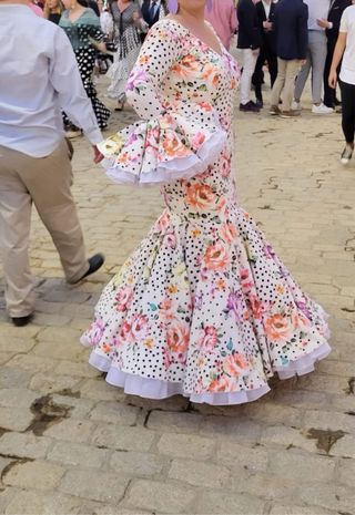 Traje de flamenca floral con lunares
