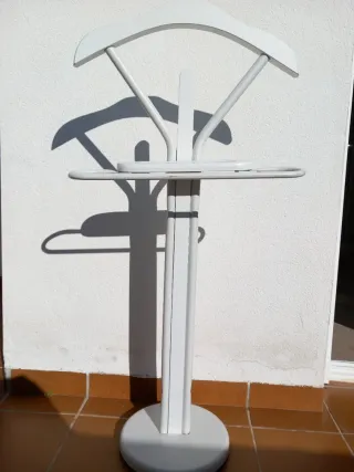 Perchero de pie blanco metal