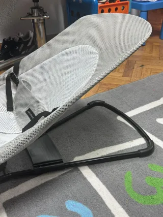 Mecedora de bebé gris