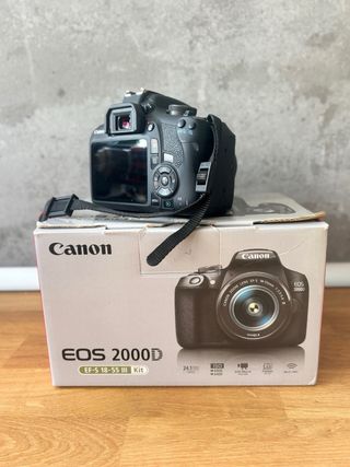 Cámara Canon EOS 2000D EF-S 18-55 III Kit