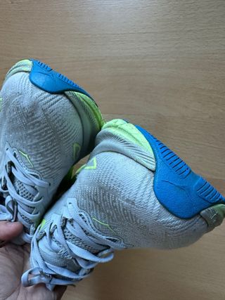 Hoka talla 44 verde y blanco