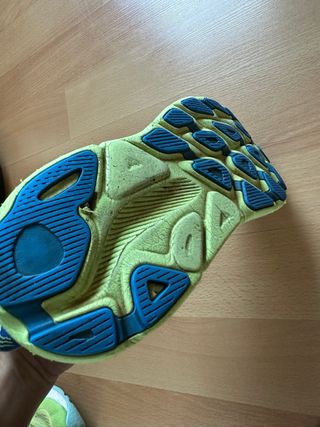 Hoka talla 44 verde y blanco