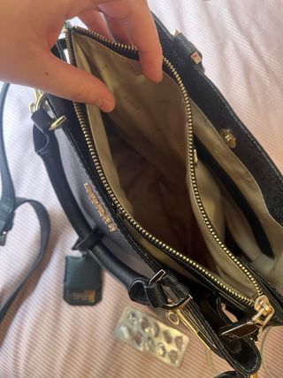 Bolso Guess Negro Estampado