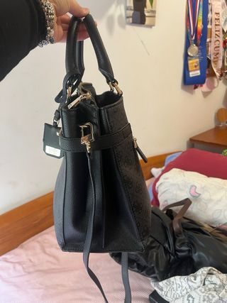 Bolso Guess Negro Estampado