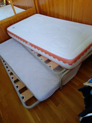 2 Somieres + 2 Colchones + 1 almohada de 1'05m.
