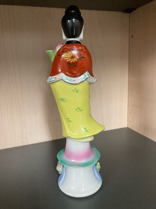 Figura Diosa Guanyin con Loto