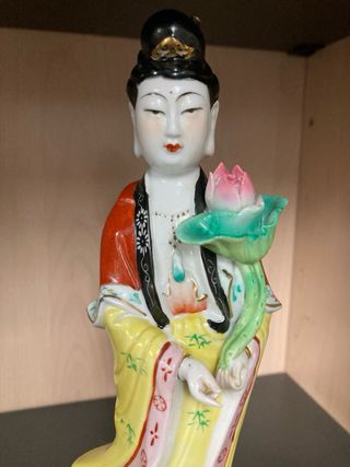 Figura Diosa Guanyin con Loto