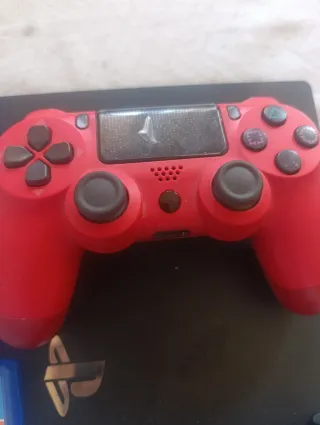 PS4 1TB con 2 mandos y 2 juegos y base de carga