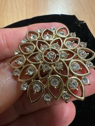 Spilla vintage con strass dorata