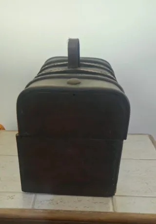 Bauletto portaoggetti in legno e cuoio