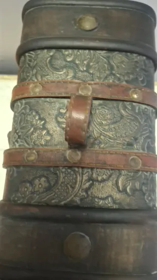 Bauletto portaoggetti in legno e cuoio