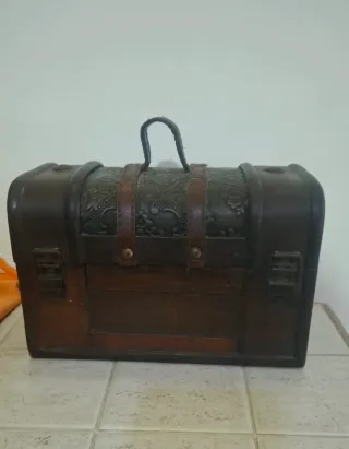 Bauletto portaoggetti in legno e cuoio