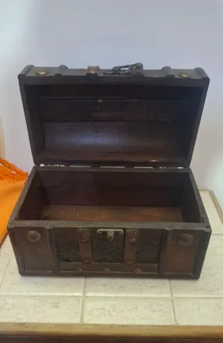 Bauletto portaoggetti in legno e cuoio