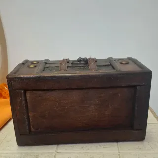 Bauletto portaoggetti in legno e cuoio