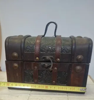 Bauletto portaoggetti in legno e cuoio