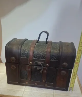 Bauletto portaoggetti in legno e cuoio