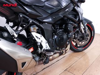 SUZUKI GSR 750
