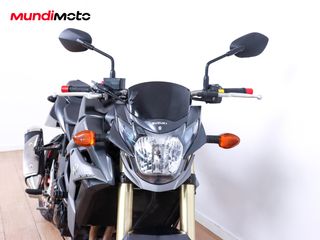 SUZUKI GSR 750