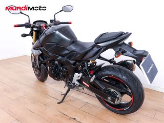SUZUKI GSR 750
