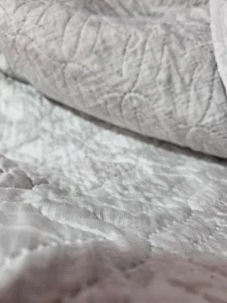 Colcha de entretiempo gris