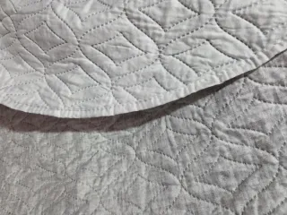 Colcha de entretiempo gris