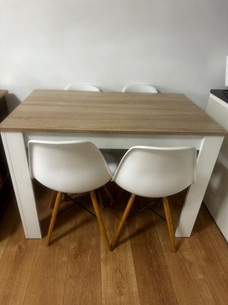 Mesa Comedor + 4 Sillas + mueble buffet