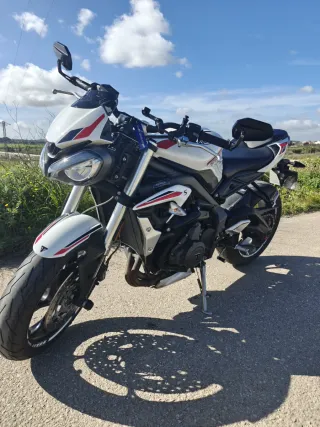 Triumph Street Triple S 660 A2