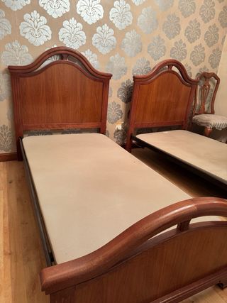 Muebles de madera y cristal