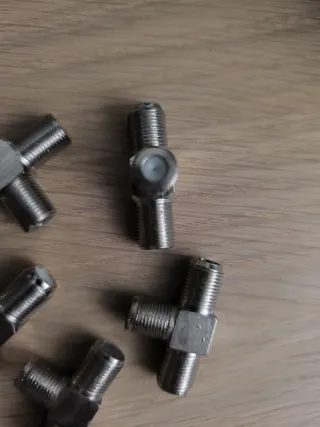 Lote de distribuidores T para señal TV