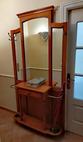 Mueble de entrada madera con espejo y paragüero