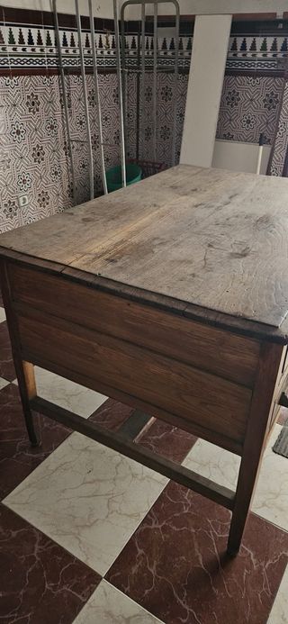 Escritorio madera clásico para restaurar