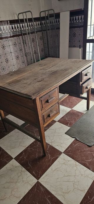 Escritorio madera clásico para restaurar