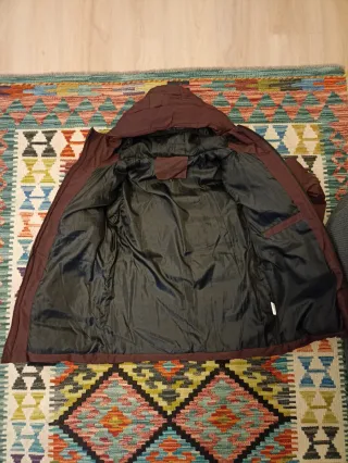 Chaqueta de plumas granate