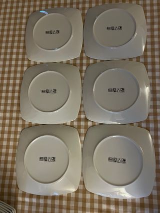 Vajilla de platos cuadrados blancos