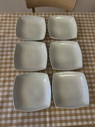 Vajilla de platos cuadrados blancos