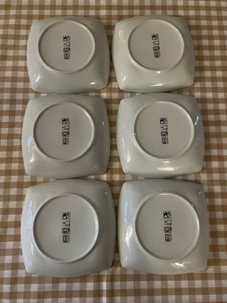 Vajilla de platos cuadrados blancos