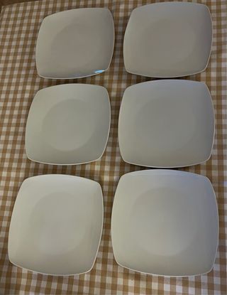 Vajilla de platos cuadrados blancos