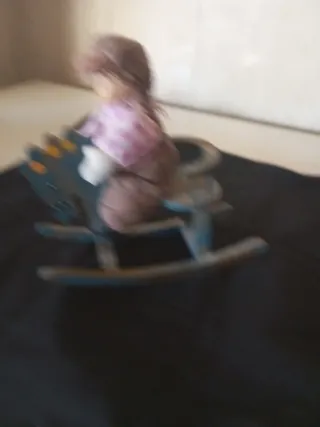 Muñeco antigua mecedora infantil