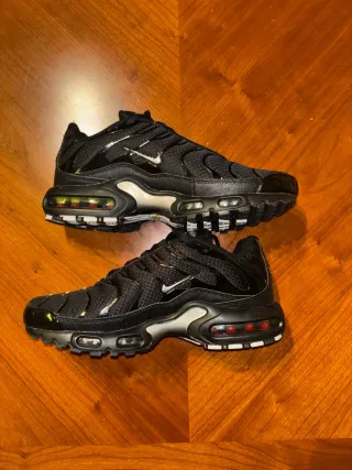 Nike TN Talla 40 Negro/Plata