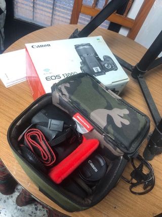 Cámara Canon 1300D Reflex Negra + accesorios