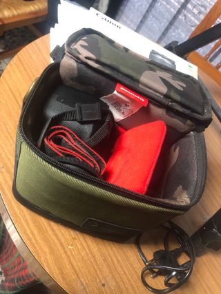 Cámara Canon 1300D Reflex Negra + accesorios