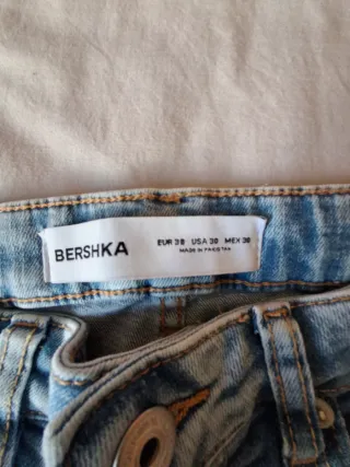 Pantalones vaqueros Bershka con salpicaduras  T38