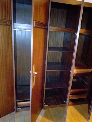 Armario vestidor de madera