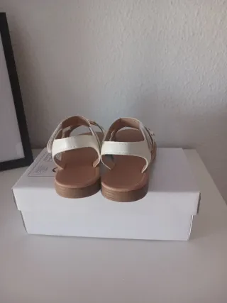 Sandalias niña blancas