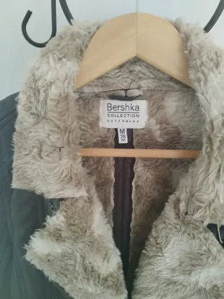 Cazadora Bershka efecto piel forrada