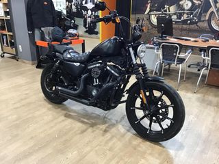 HARLEY-DAVIDSON IRON 883