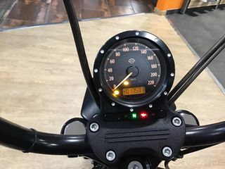 HARLEY-DAVIDSON IRON 883